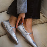 Reyes Flat Silver Distressed Leather