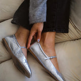 Reyes Flat Silver Distressed Leather