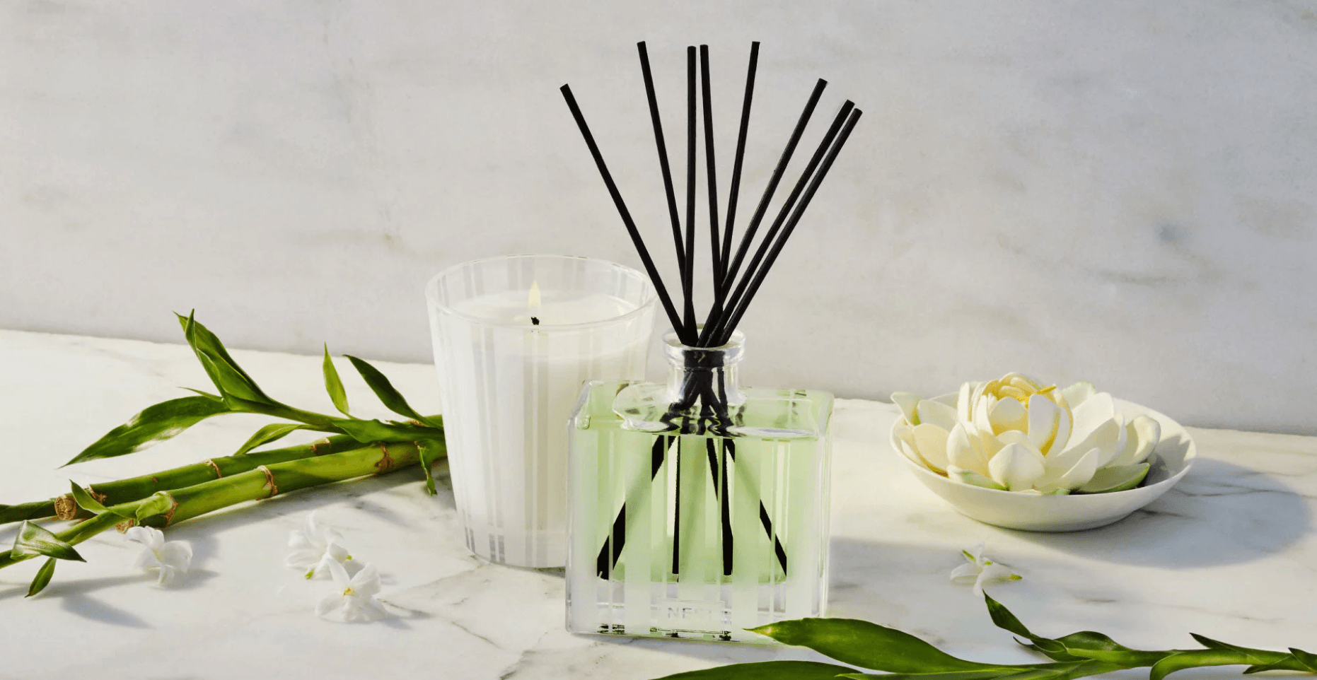 A blend of white florals with an abundance of lush green notes and hints of sparkling citrus creates a welcoming environment for everyone.&nbsp;