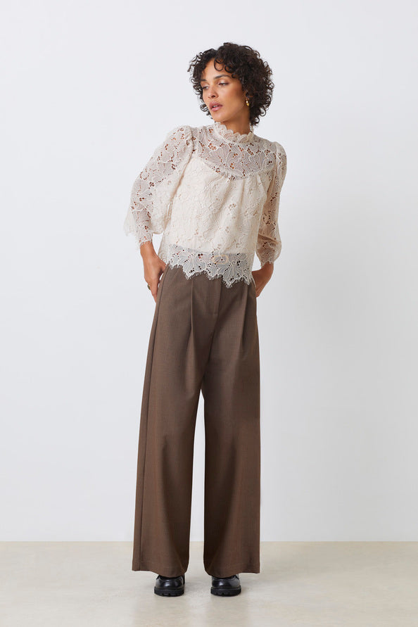 Lucia Cropped Lace Blouse Creme
