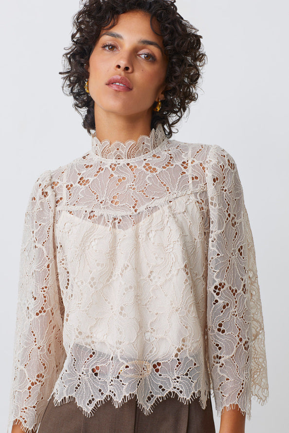Lucia Cropped Lace Blouse Creme
