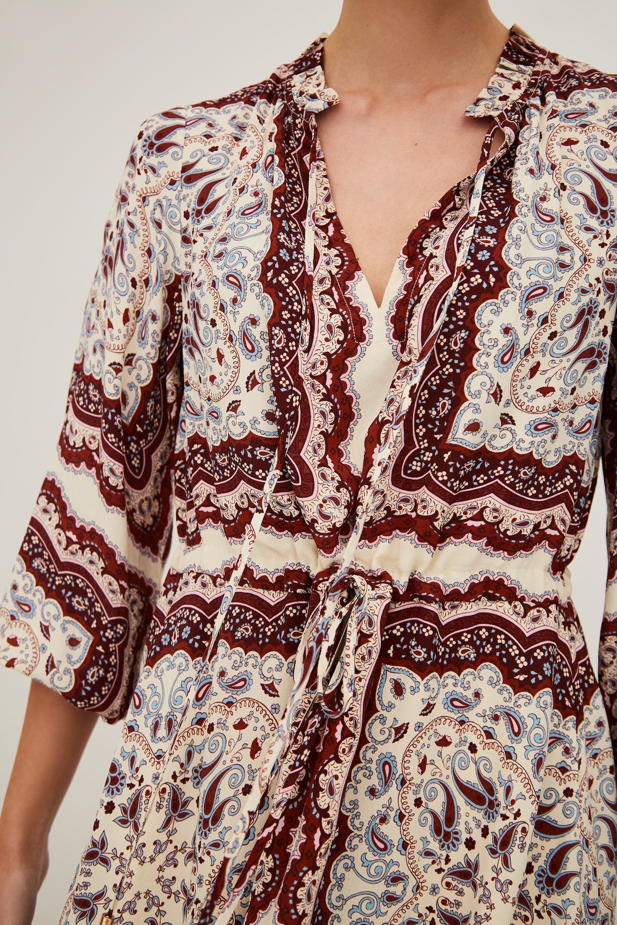 Berkshire Dress Paisley Scarf Ivory