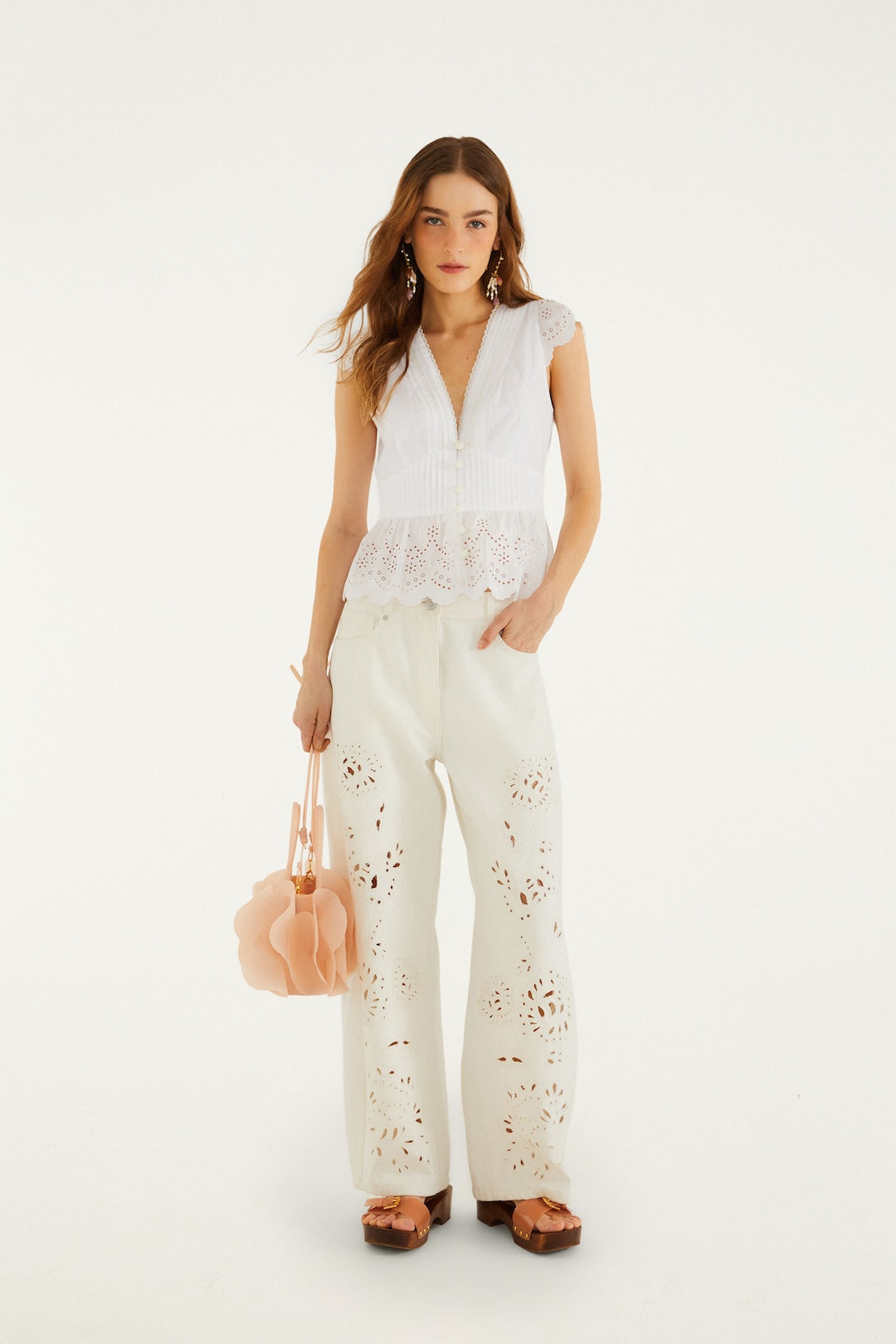 WHITE EMBROIDERY BLOUSE