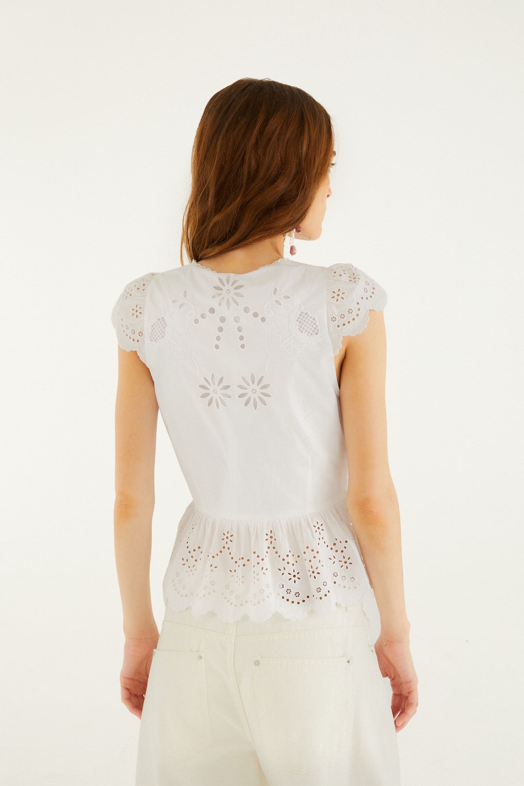 WHITE EMBROIDERY BLOUSE