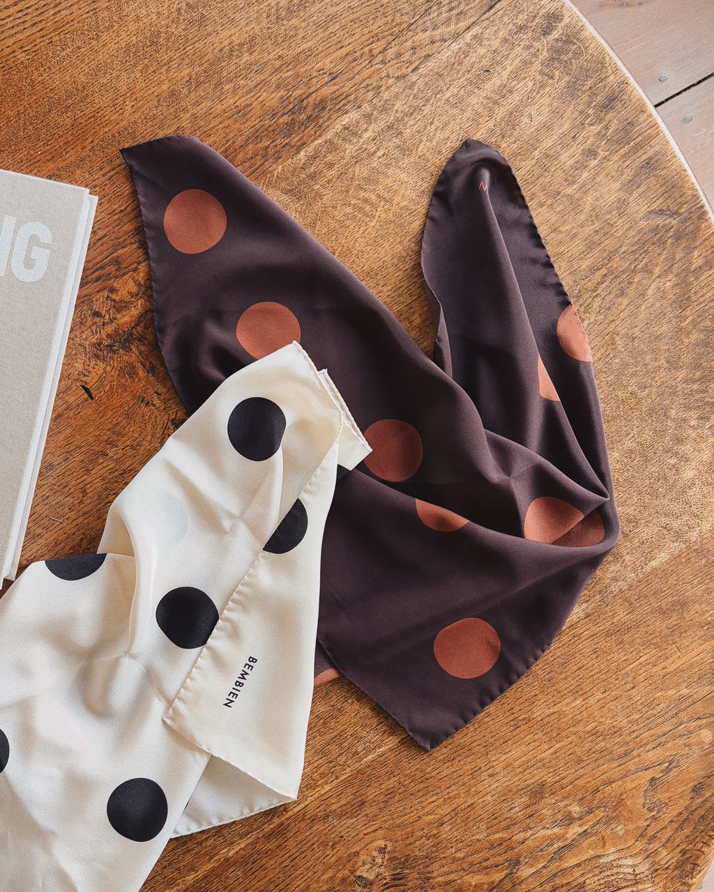 Pois Scarf Cream