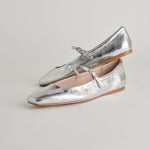 Reyes Flat Silver Distressed Leather
