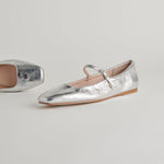 Reyes Flat Silver Distressed Leather