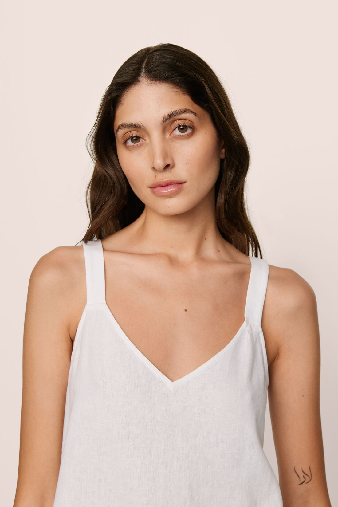 LINEN BLEND V NECK CAMI