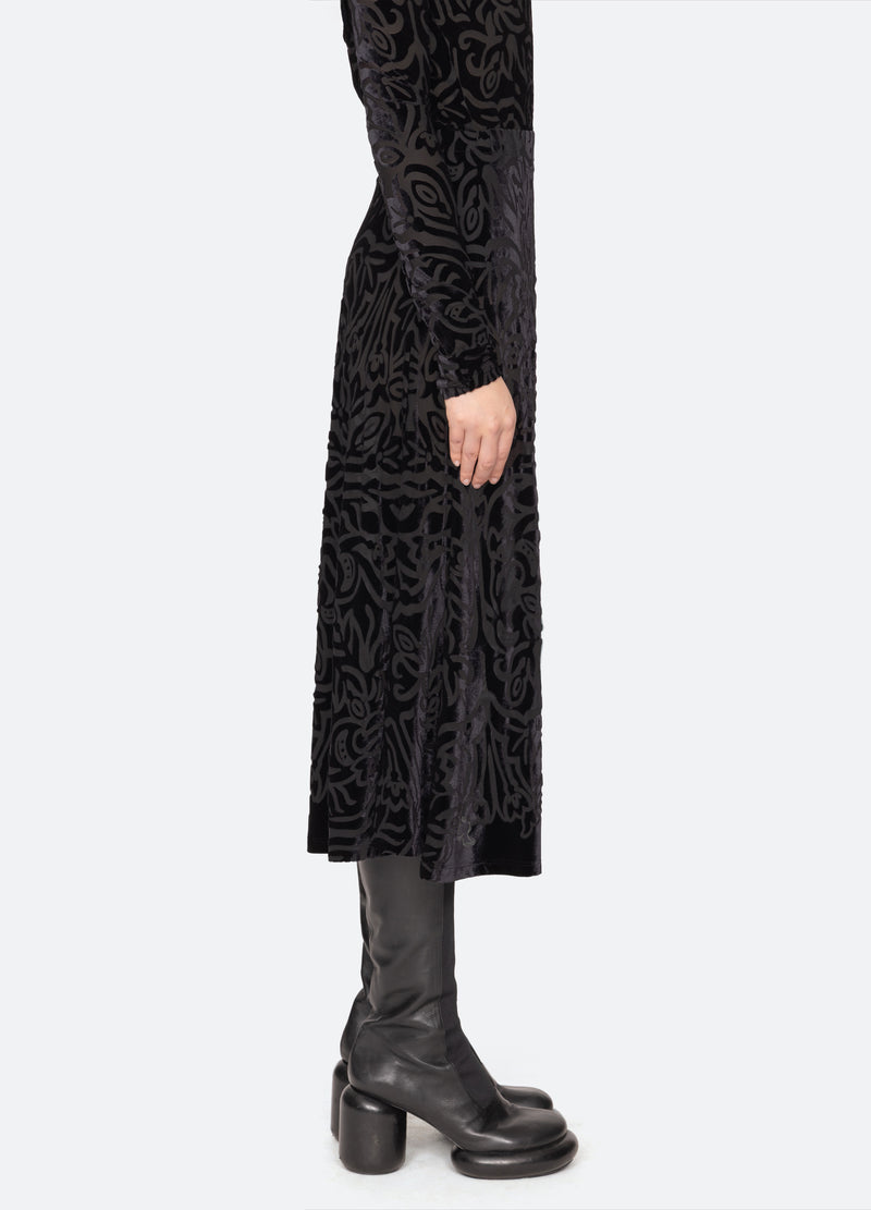 Julie Burnout Velvet Midi Skirt Black