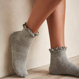 Movement Classic Ruffle Socks