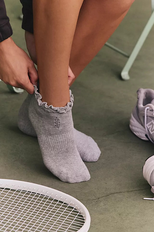 Movement Classic Ruffle Socks