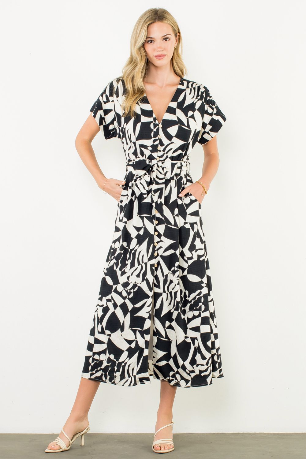 Black and White Printed V Maxi Dress